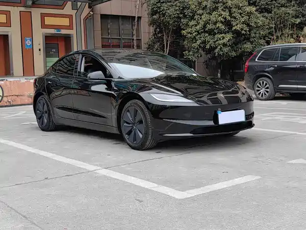 Tesla Model 3 2024