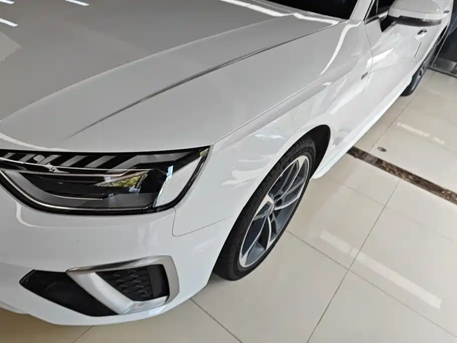 Audi A4L 2021