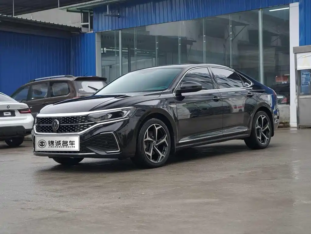 Volkswagen Passat 2023