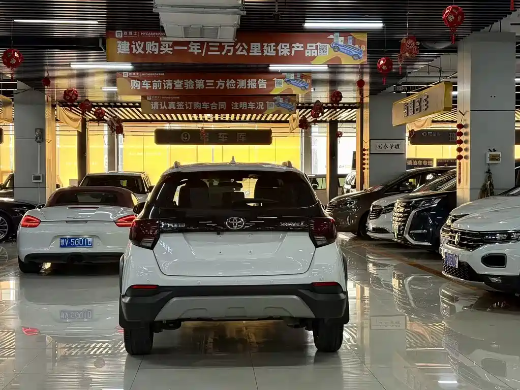 Toyota Yaris L 2022 — фото 12