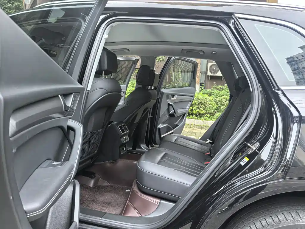Audi Q5L 2023 — фото 22