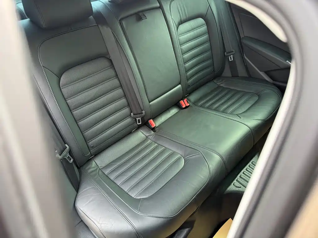 Volkswagen Passat 2015 — фото 16
