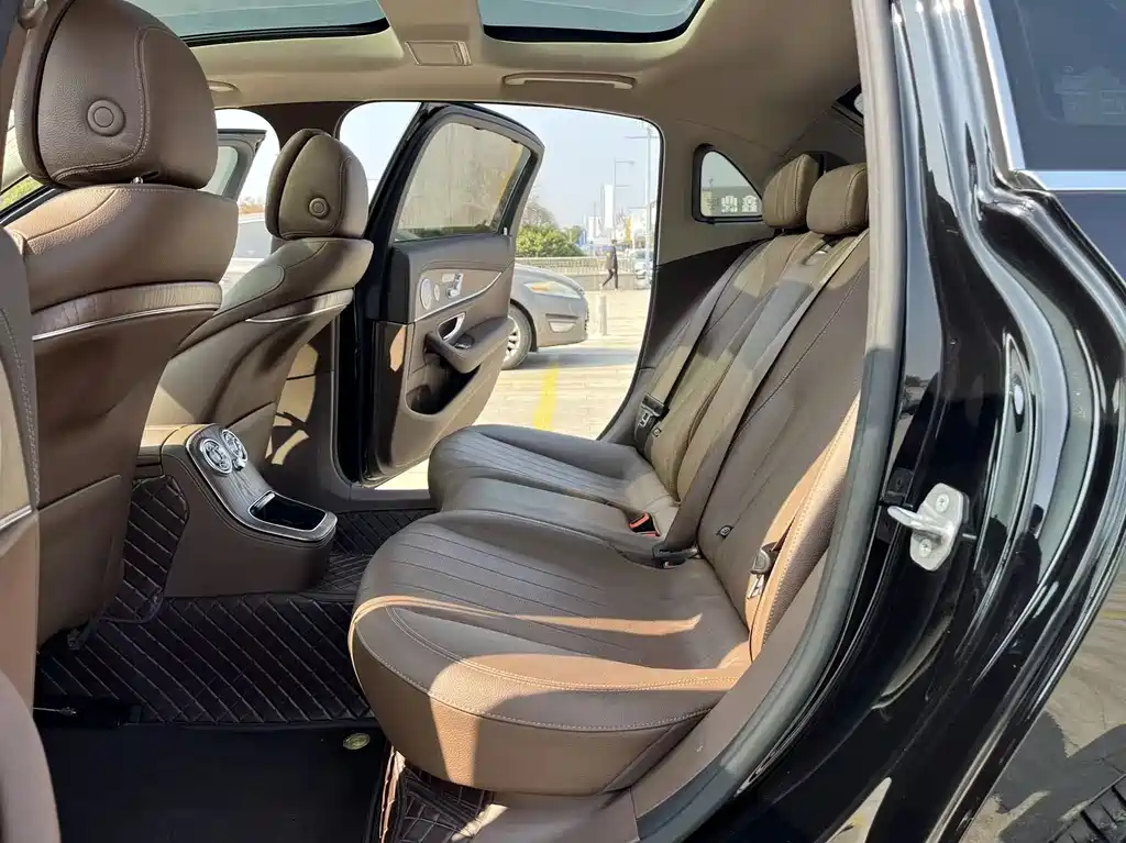 Mercedes-Benz E-Class 2022 — фото 18