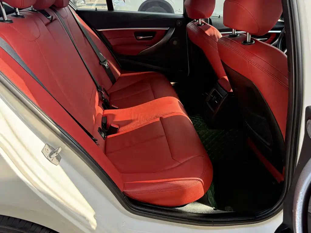 BMW 3 Series 2019 — фото 16