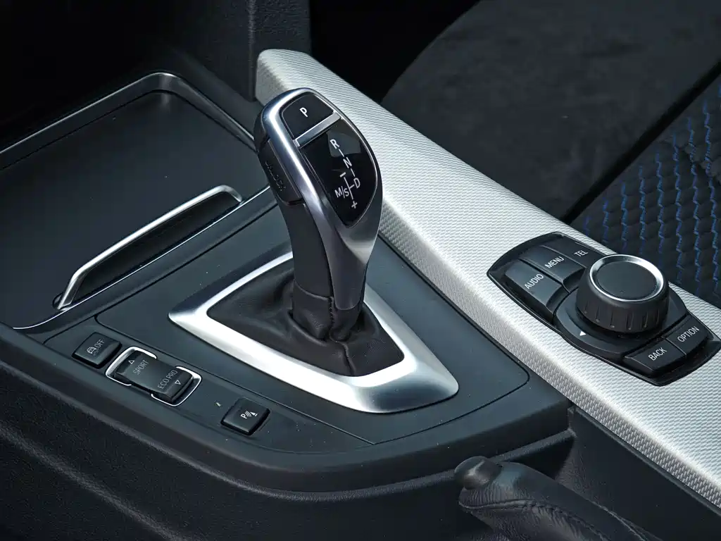 BMW 3 Series 2017 — фото 14