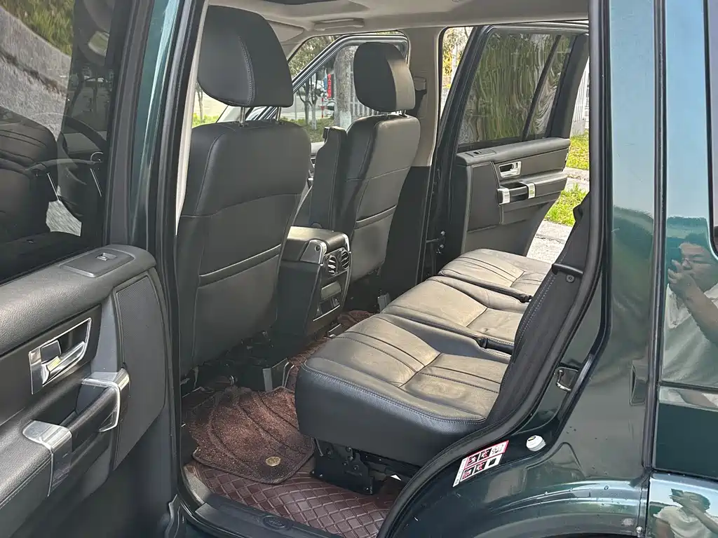 Land Rover Discovery 2015 — фото 10