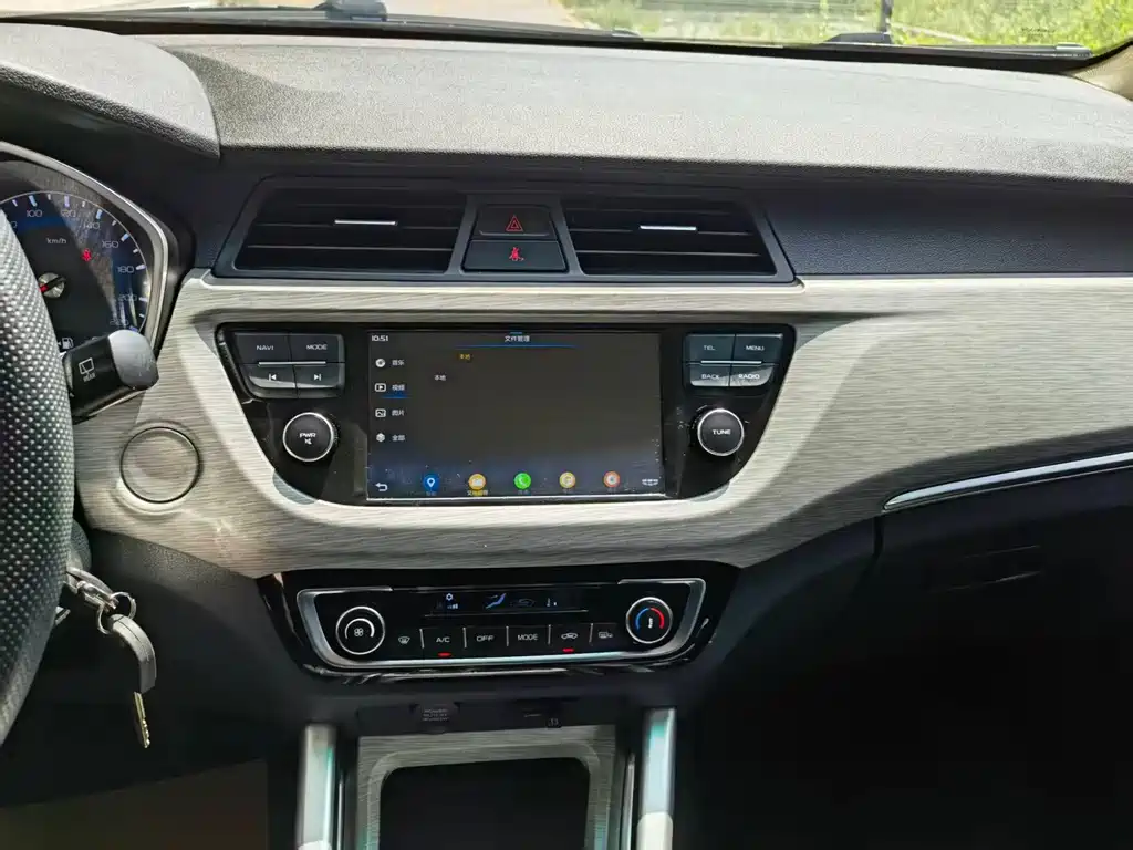 Geely Vision X3 2019 — фото 15