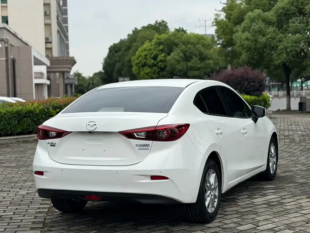 Mazda 3 Axela 2017 — фото 4