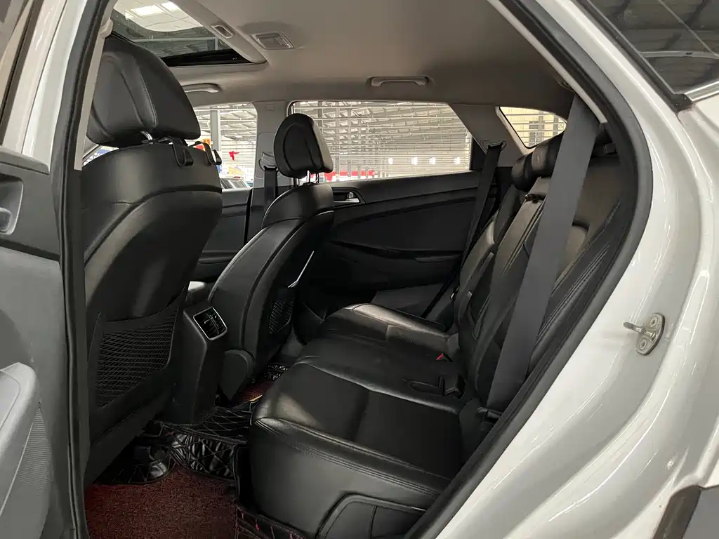 Hyundai Tucson 2017 — фото 13