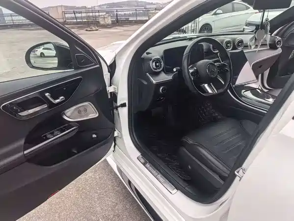 Mercedes-Benz C-Class 2024