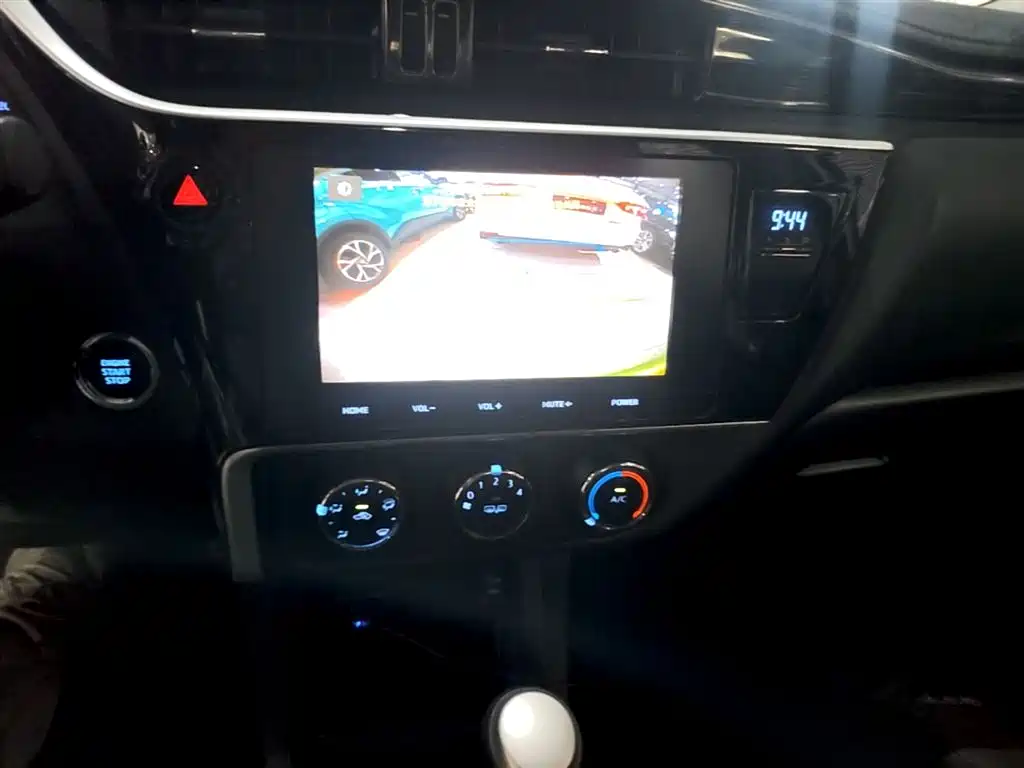 Toyota Corolla 2018 — фото 13