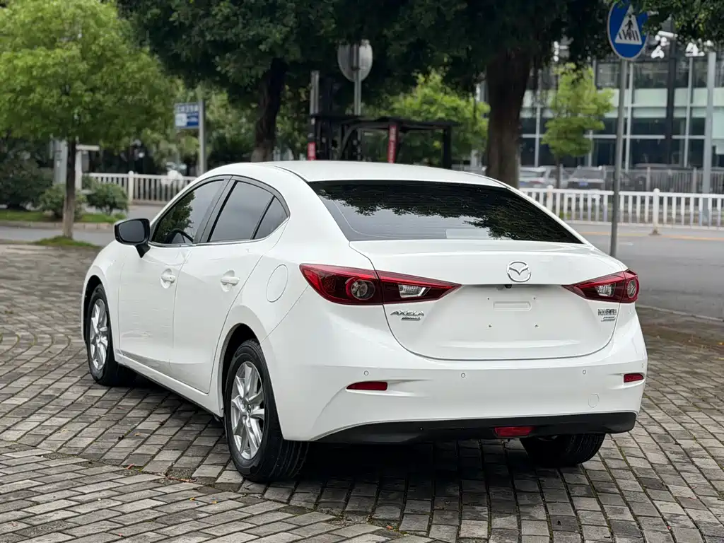 Mazda 3 Axela 2017 — фото 6