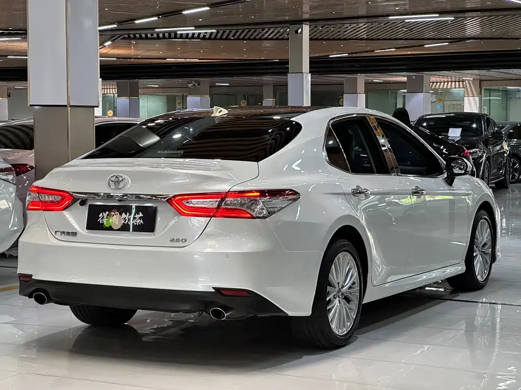 Toyota Camry 2020 — фото 17