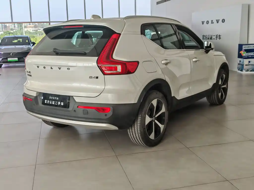 Volvo XC40 2024 — фото 8