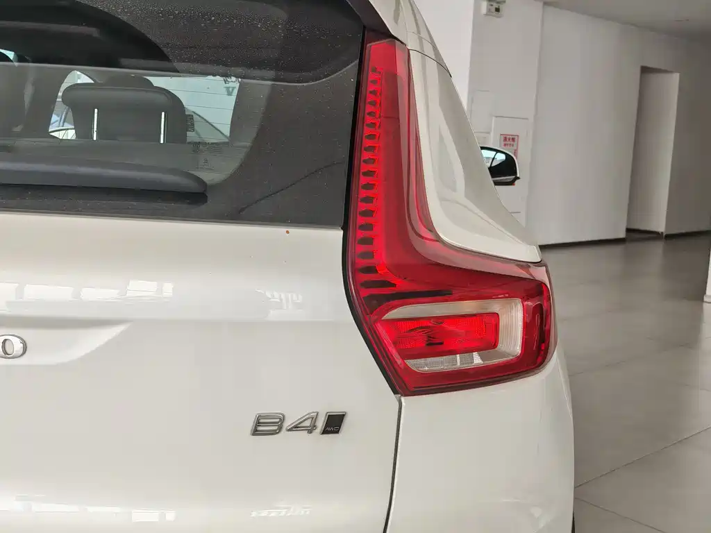 Volvo XC40 2024 — фото 9