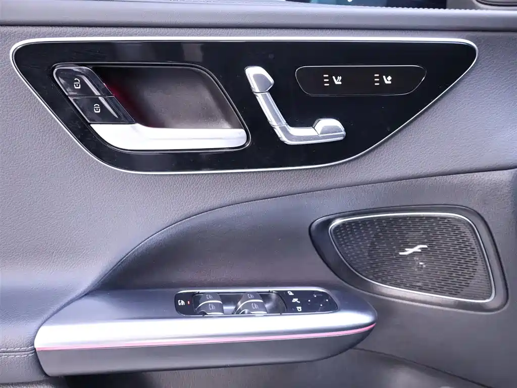 Mercedes-Benz C-Class 2025 — фото 17
