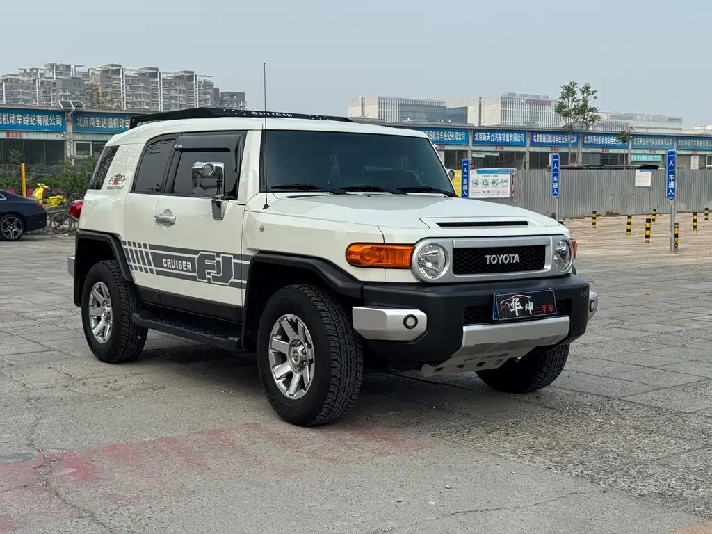 Toyota FJ Cruiser 2024 — фото 11