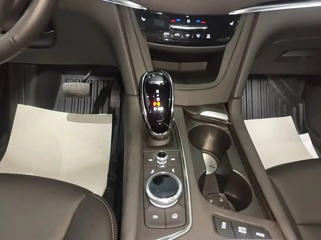Cadillac XT5 2024 — фото 14