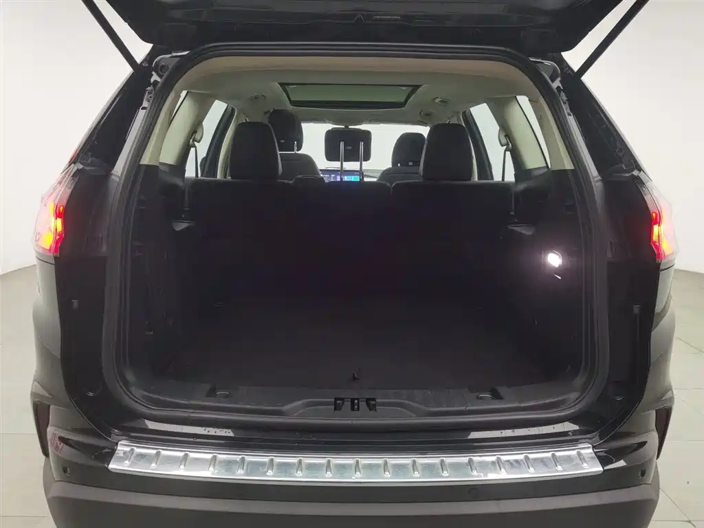 Ford Edge 2023 — фото 16