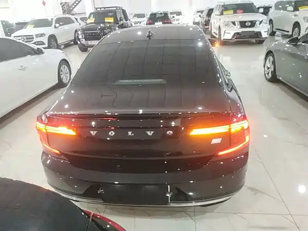 Volvo S90 Plug-In Hybrid 2023