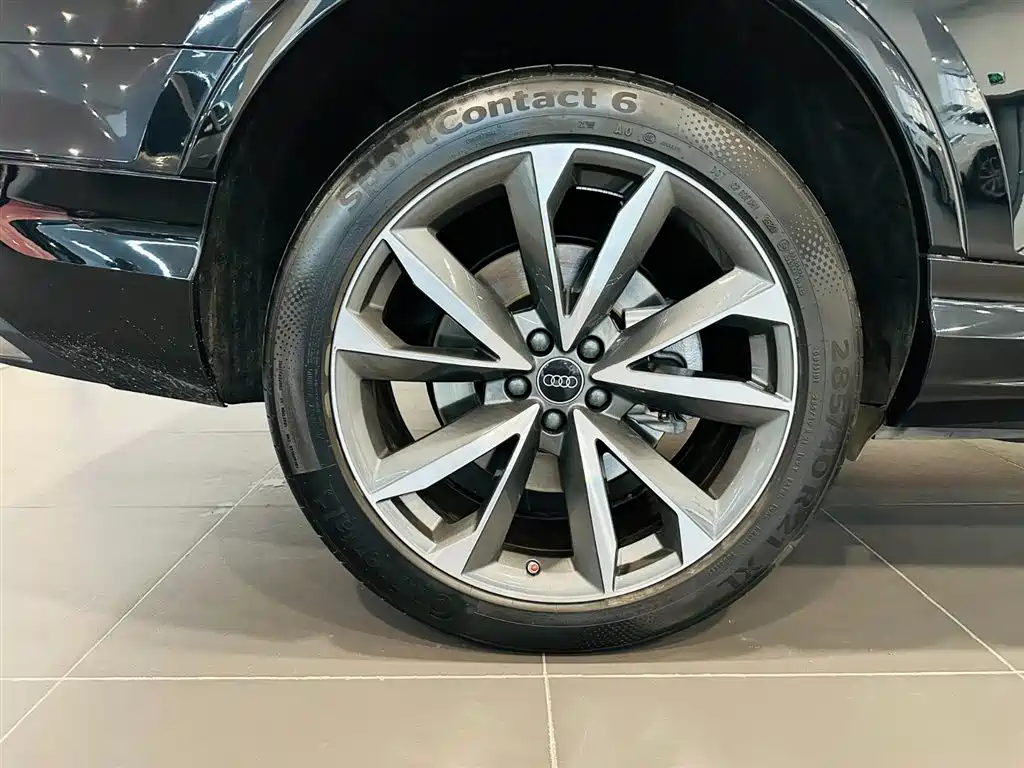 Audi Q7 2023 — фото 16