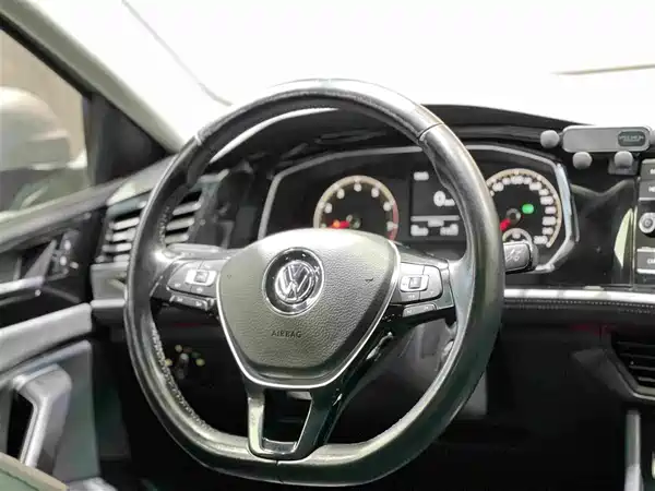 Volkswagen Sagitar 2019