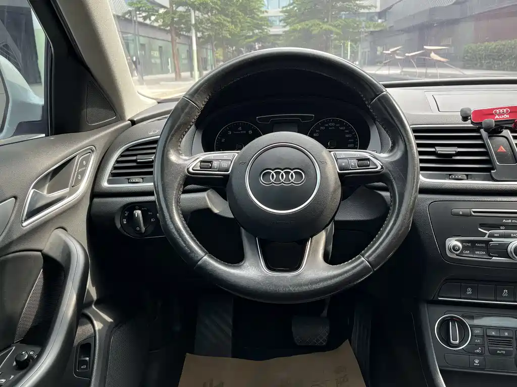Audi Q3 2016 — фото 18