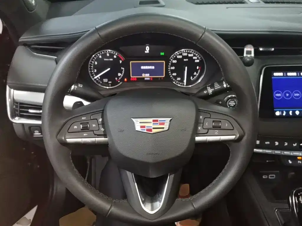Cadillac XT4 2022 — фото 11