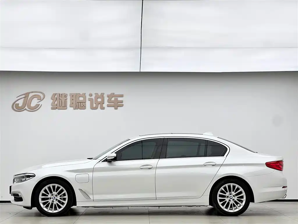 BMW 5 Series New Energy 2020 — фото 3