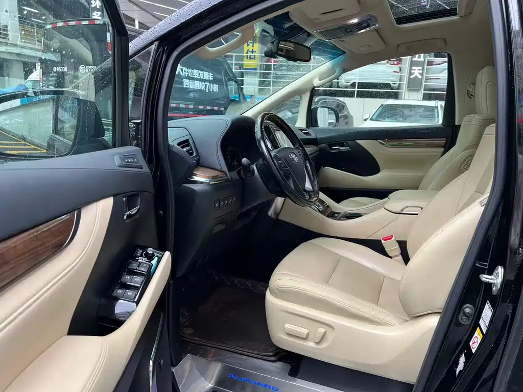 Toyota Alphard 2017 — фото 3