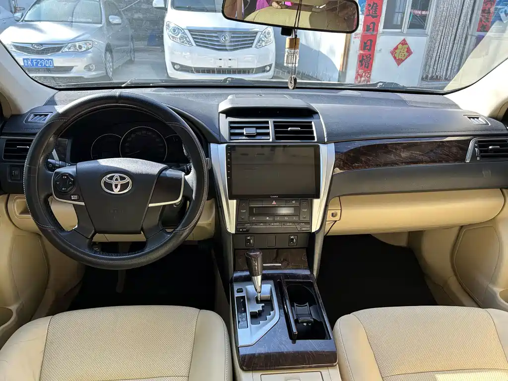 Toyota Camry 2015 — фото 4