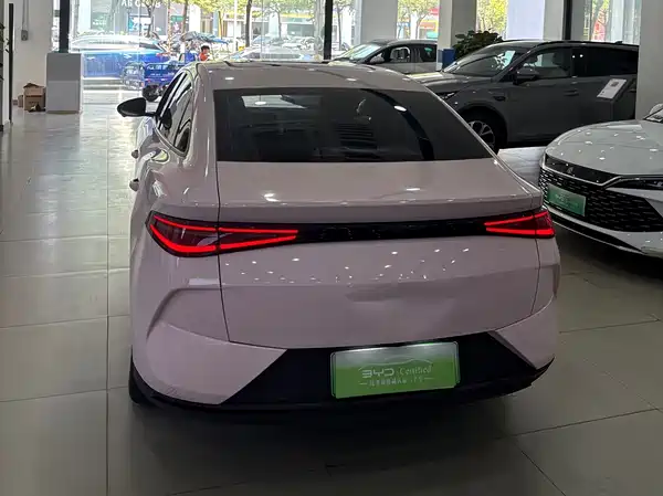 BYD e7 2025