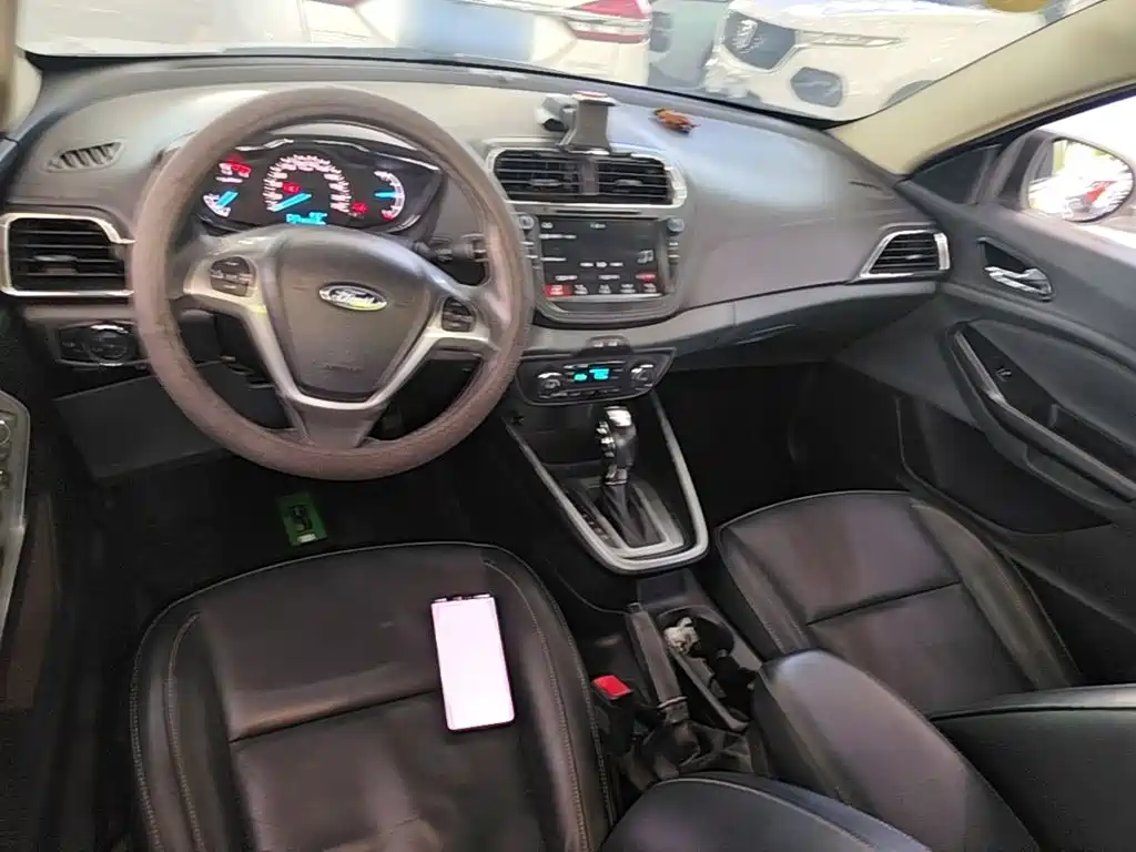 Ford Escort 2016 — фото 10