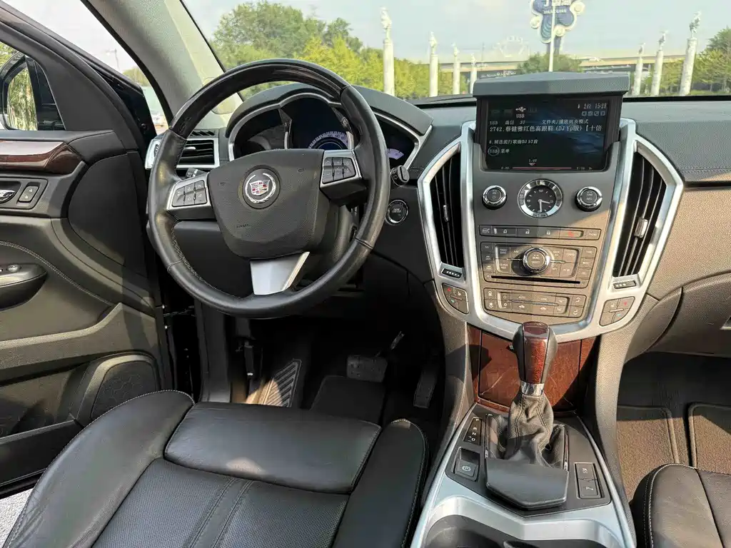 Cadillac SRX 2012 — фото 12