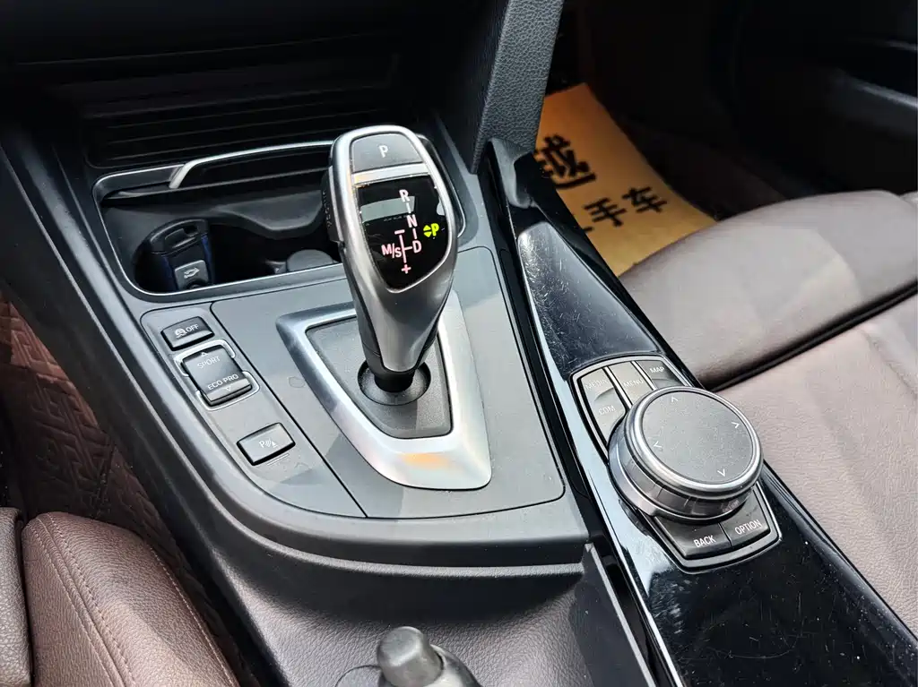 BMW 3 Series 2019 — фото 15