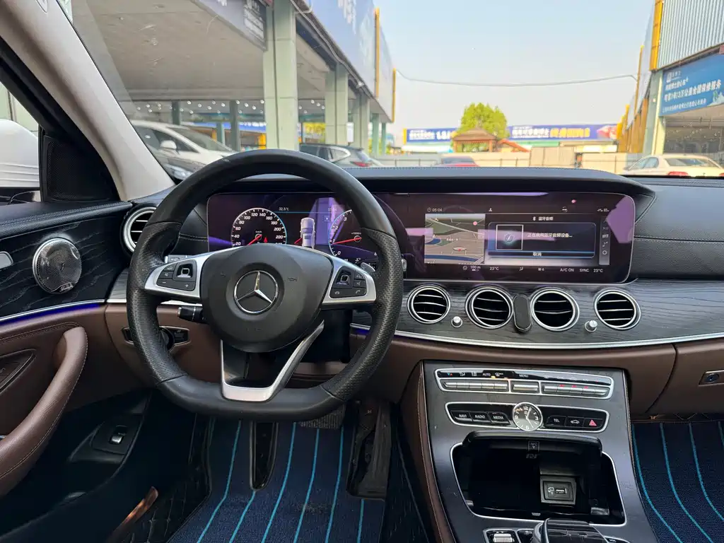 Mercedes-Benz E-Class 2018 — фото 13