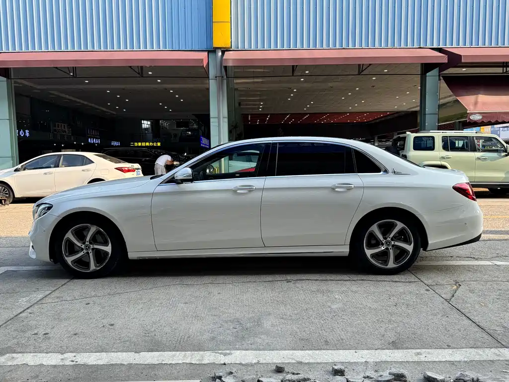 Mercedes-Benz E-Class 2018 — фото 14
