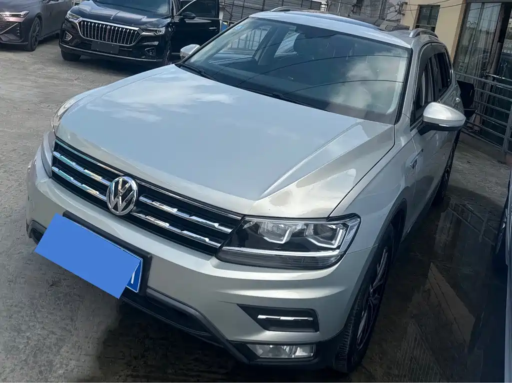 Volkswagen Tiguan L 2017 — фото 1