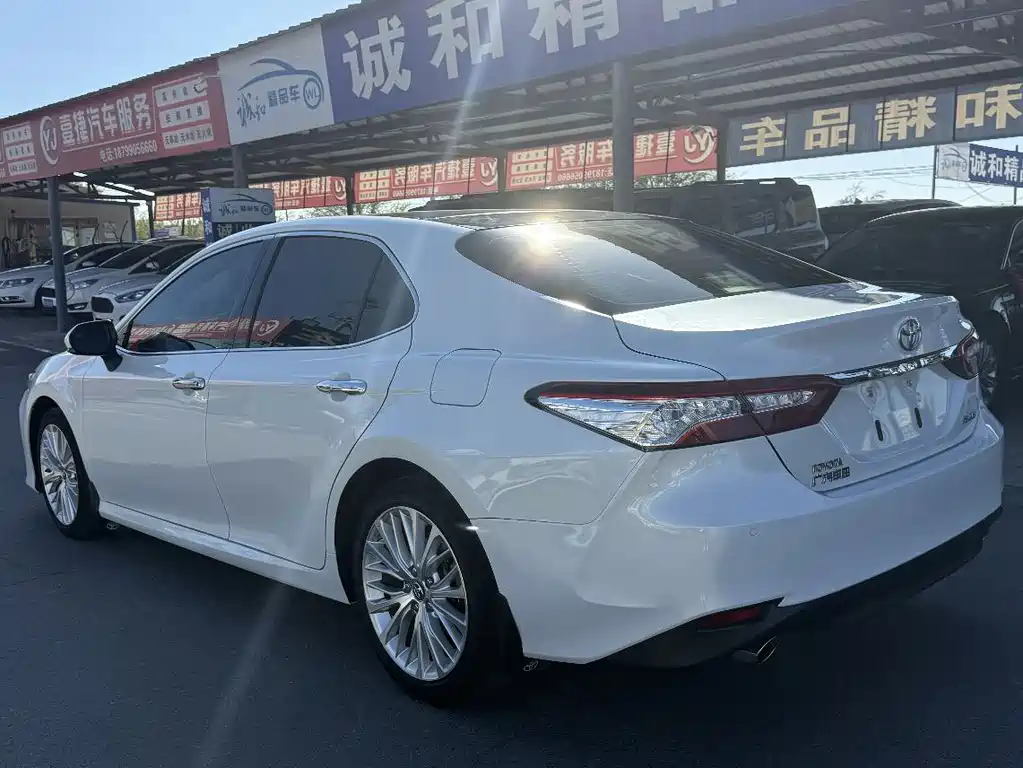 Toyota Camry 2018 — фото 7