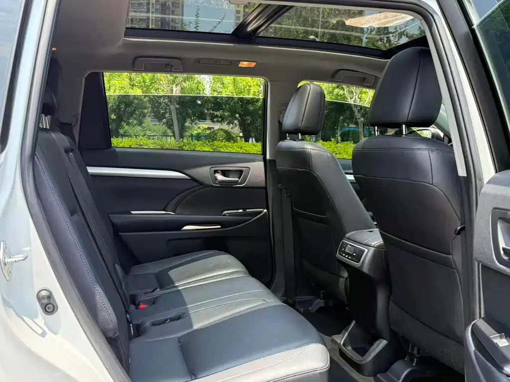 Toyota Highlander 2020 — фото 15