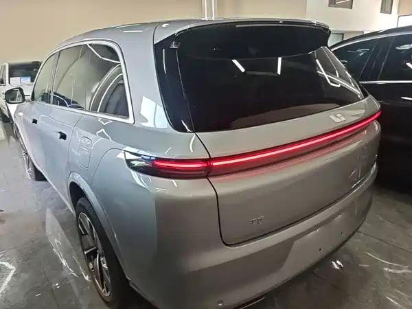 Li Auto L8 2025