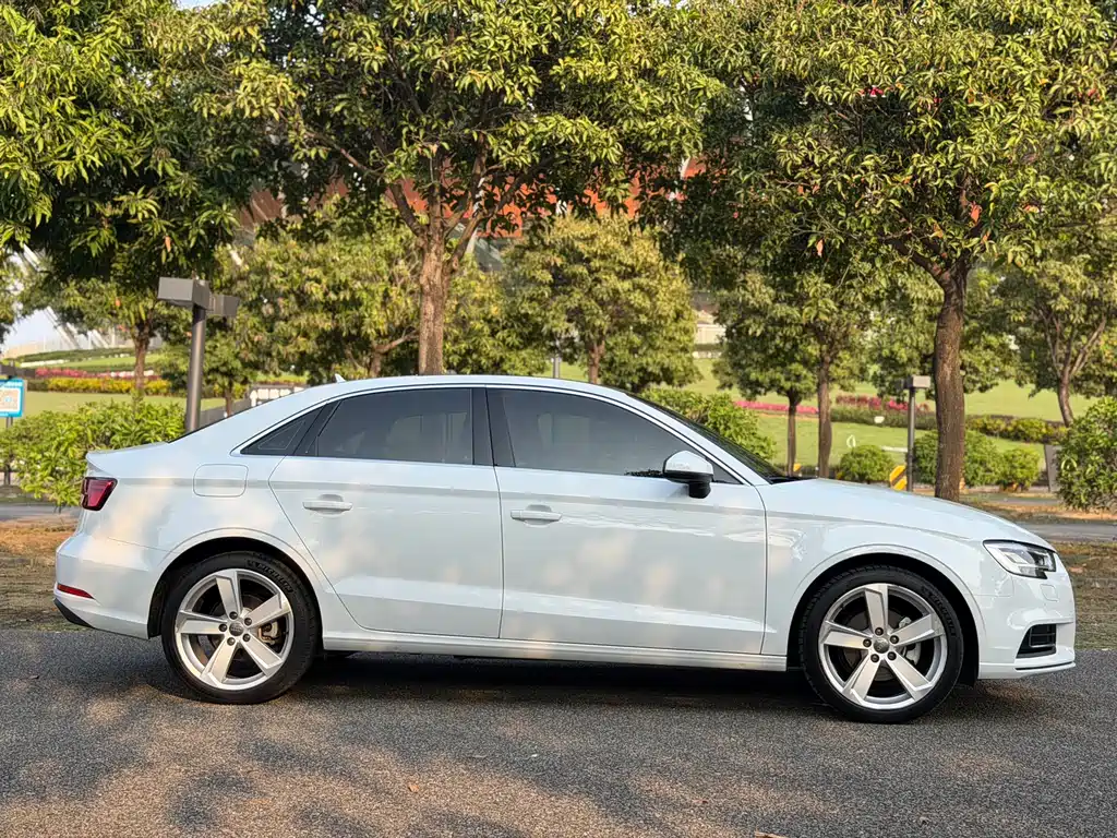 Audi A3 2018 — фото 10