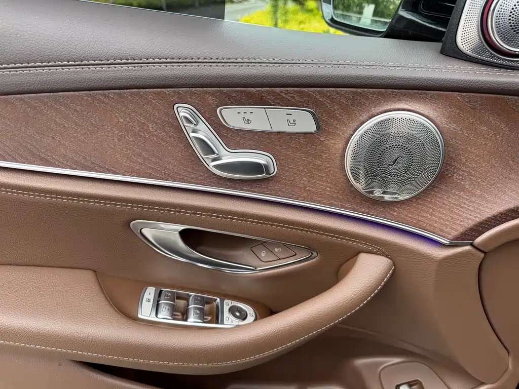 Mercedes-Benz E-Class 2022 — фото 18