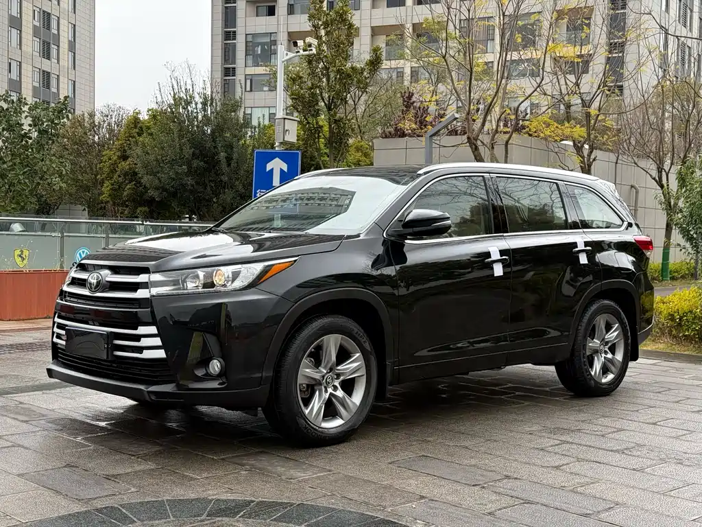 Toyota Highlander 2018 — фото 1