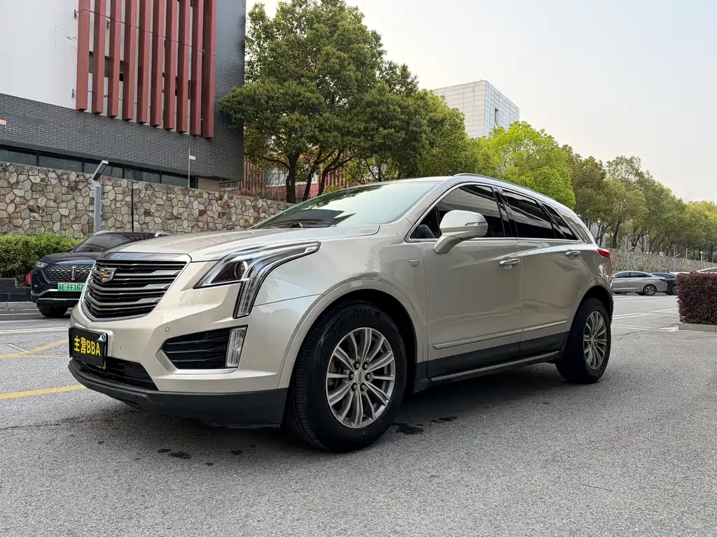 Cadillac XT5 2017 — фото 1