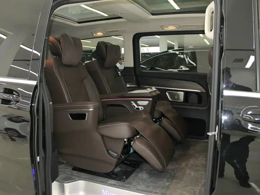 Mercedes-Benz V-Class 2024 — фото 10