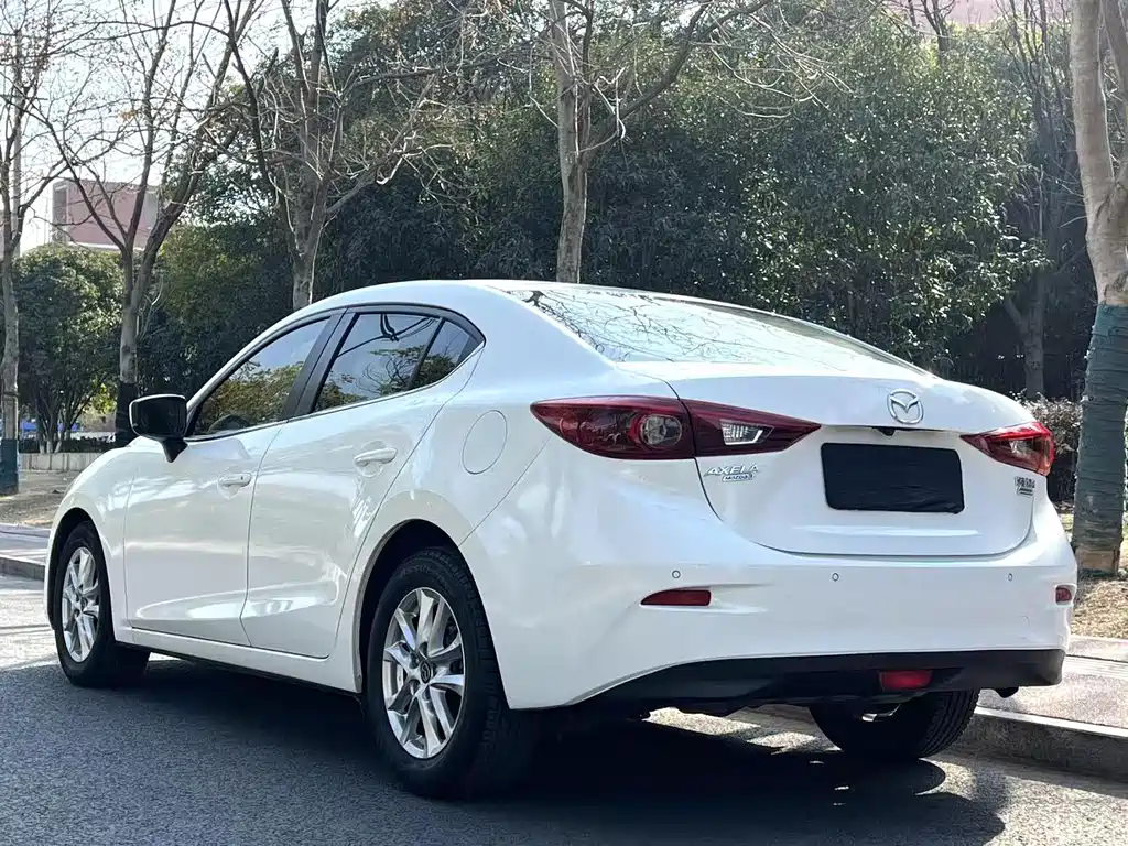 Mazda 3 Axela 2017 — фото 10