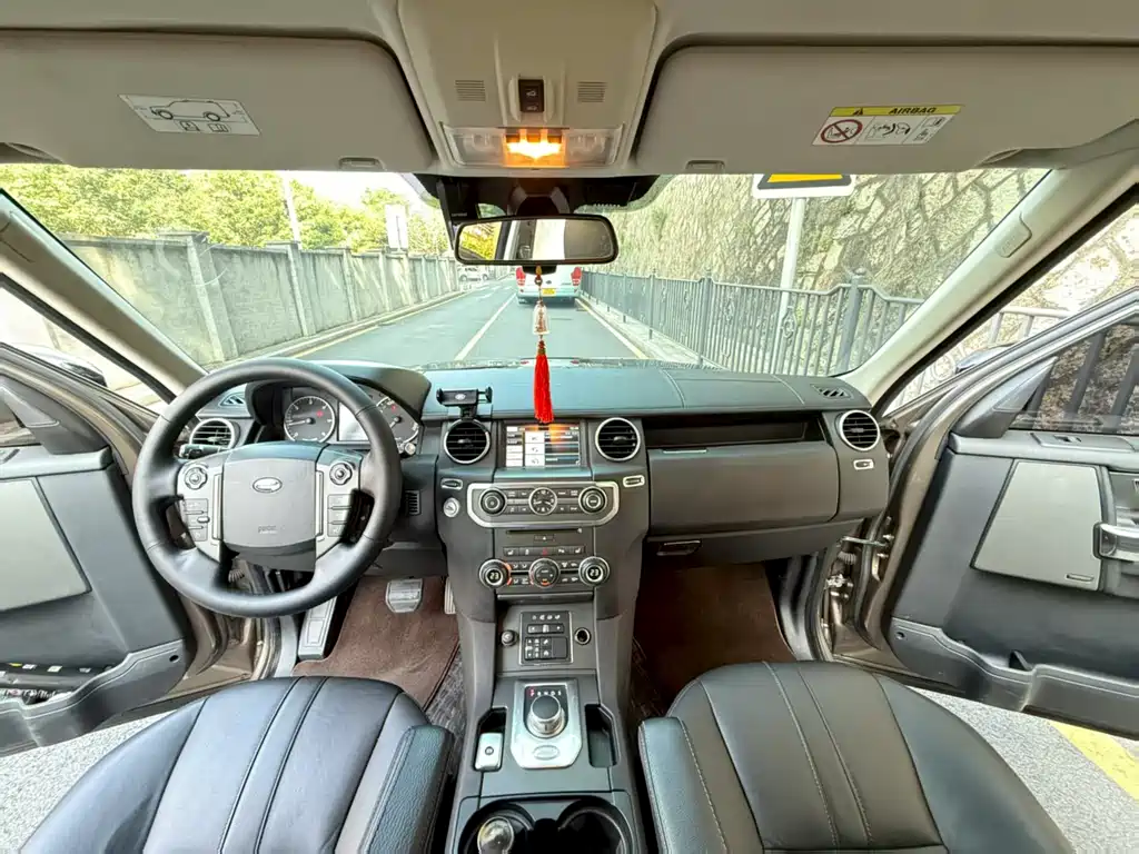 Land Rover Discovery 2014 — фото 9