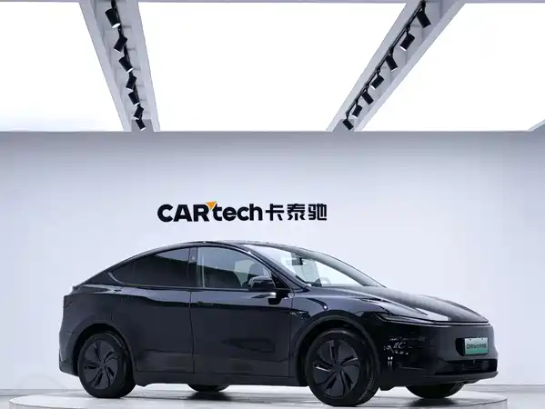 Tesla Model Y 2025