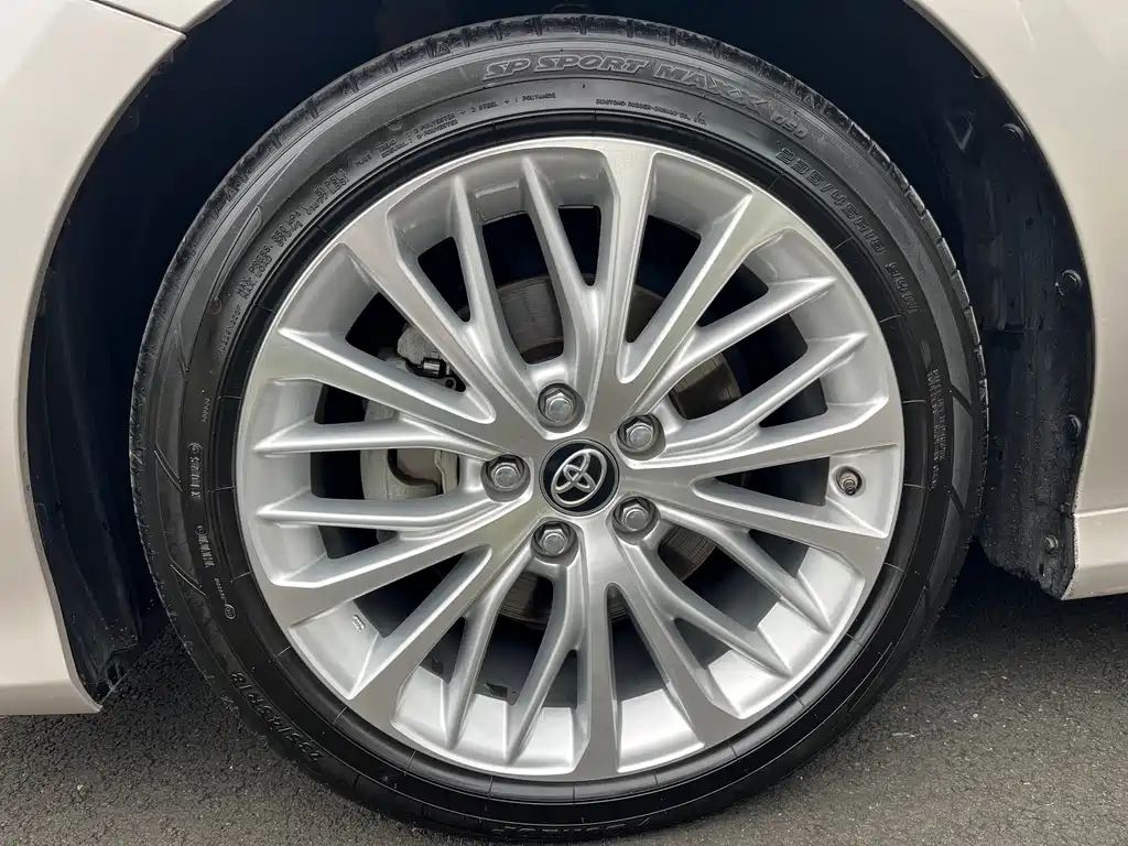 Toyota Camry 2019 — фото 21